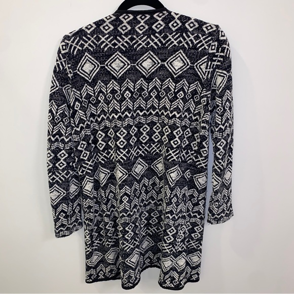 Forever 21 Black and White Aztec Tribal Print Open Cardigan Sweater Size Small - Picture 4 of 4